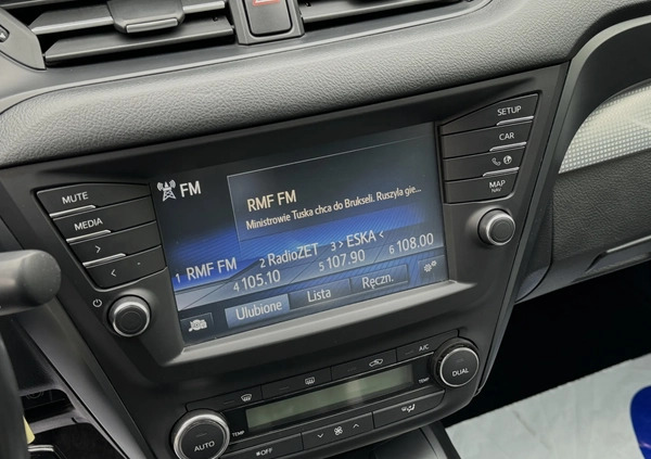 Toyota Avensis cena 59999 przebieg: 123400, rok produkcji 2018 z Knurów małe 704